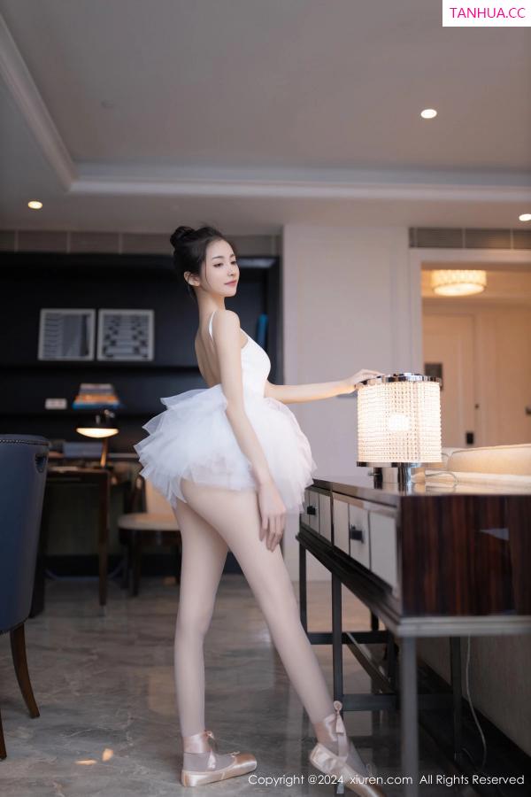   [XiuRen]高清写真图 2024.06.05 No.8657 鱼尾fish 丝袜美腿第11张图片